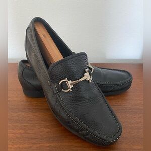*SOLD* Salvatore Ferragamo 10 EE